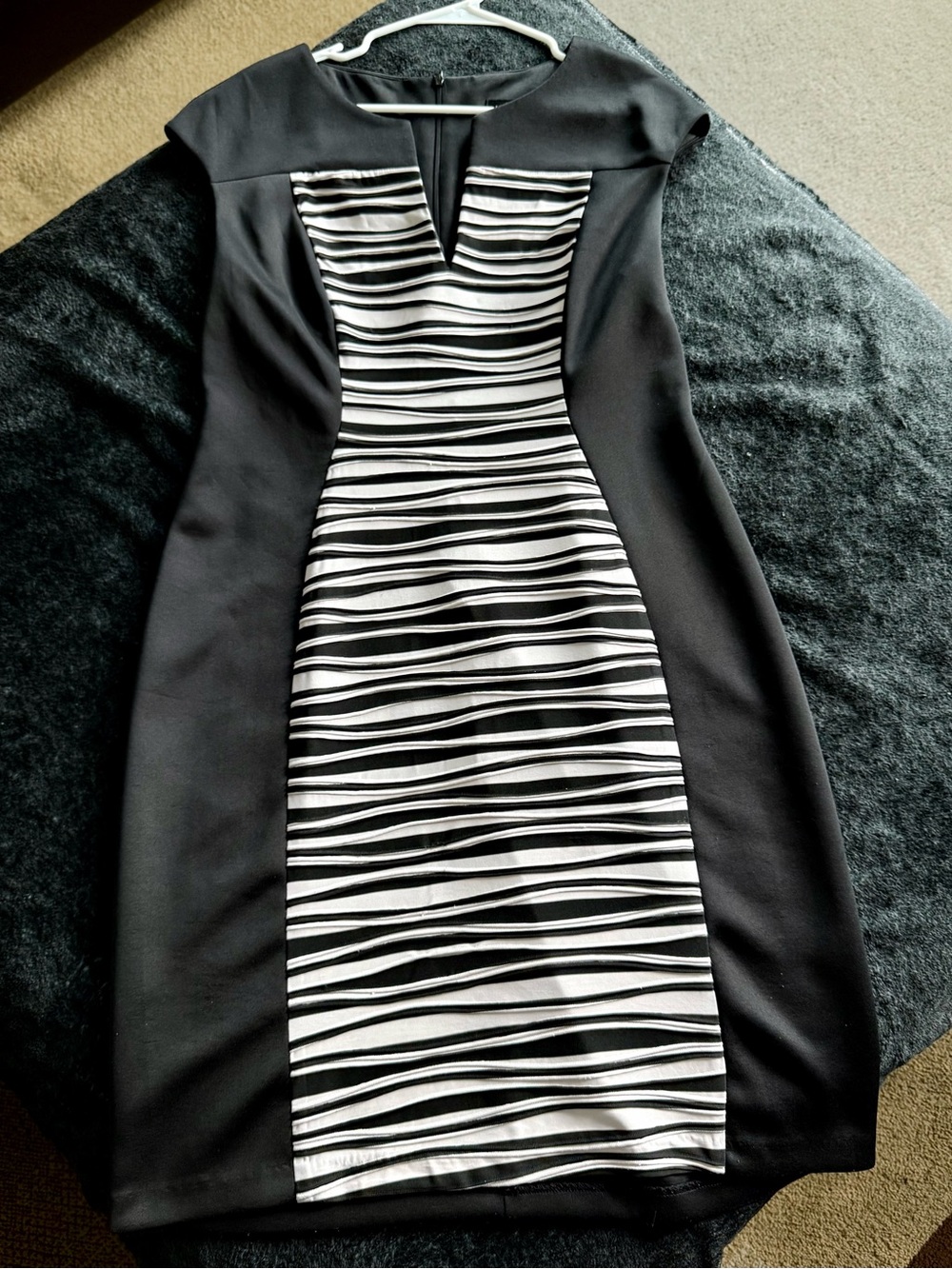 connected apparel Black and White Strapless Sheath Dress